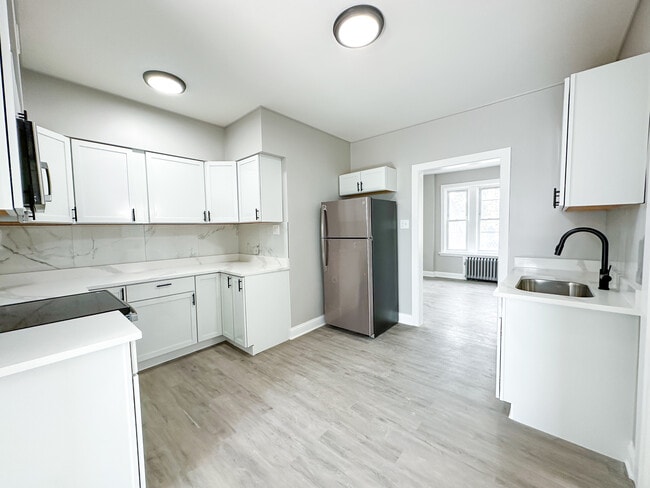 Foto del edificio - 4045 W Argyle St