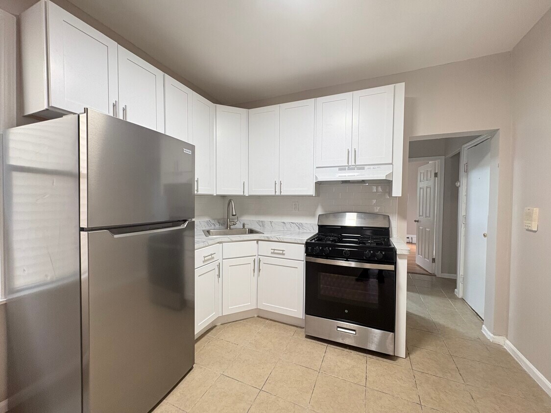 203 Armstrong Ave 2L - 205 Armstrong Ave