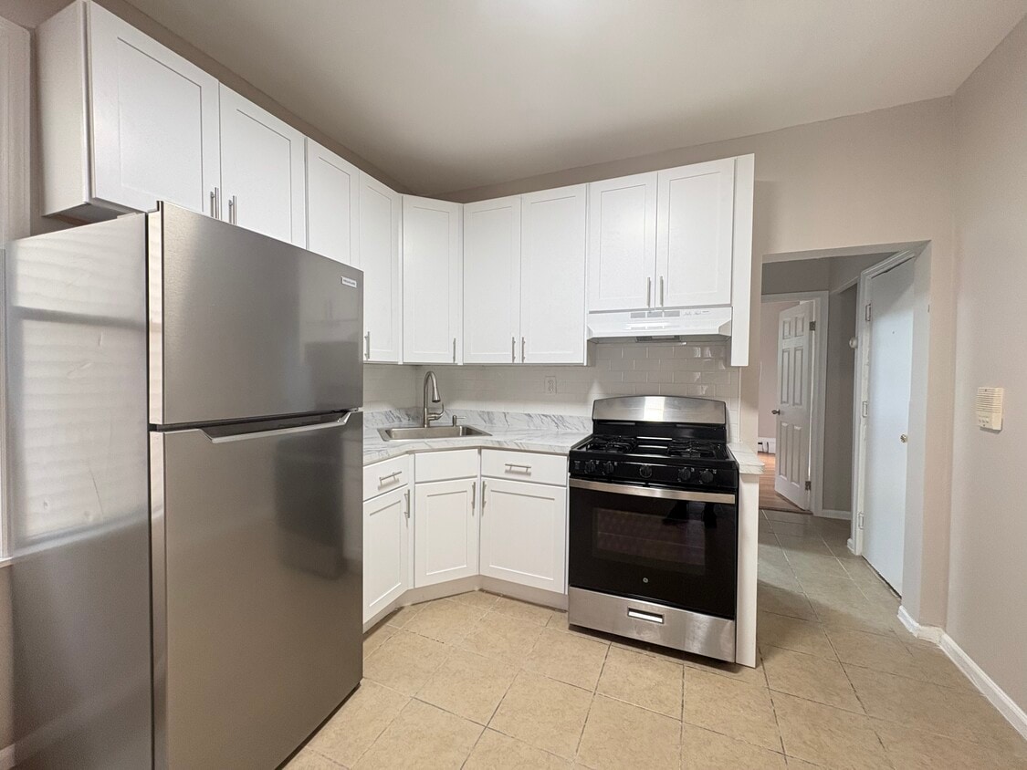 203 Armstrong Ave 2L - 205 Armstrong Ave