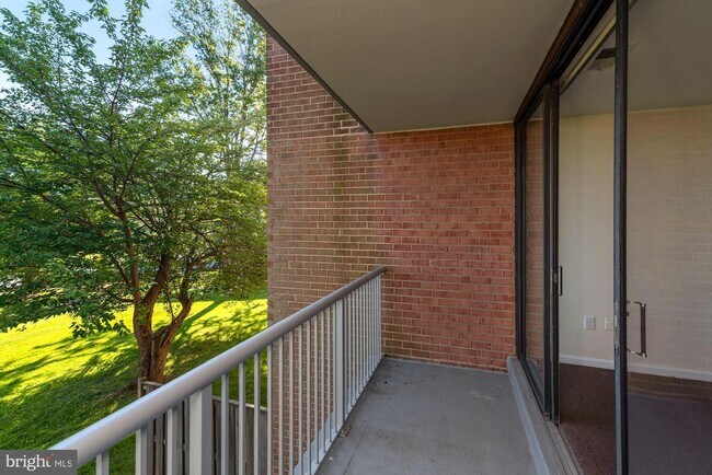 Building Photo - 714 Quince Orchard Blvd