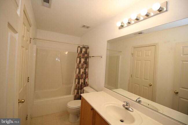 Building Photo - 153 Fieldstone Ct