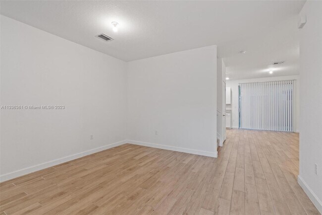 Foto del edificio - 2474 SE 10th St