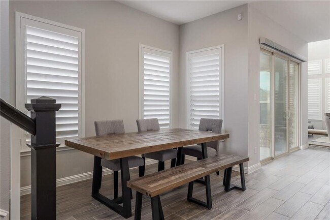 Foto del edificio - 801 Ashley Rose Ln W