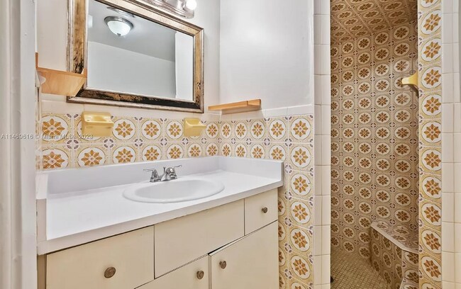 Building Photo - 721 NE 61st St