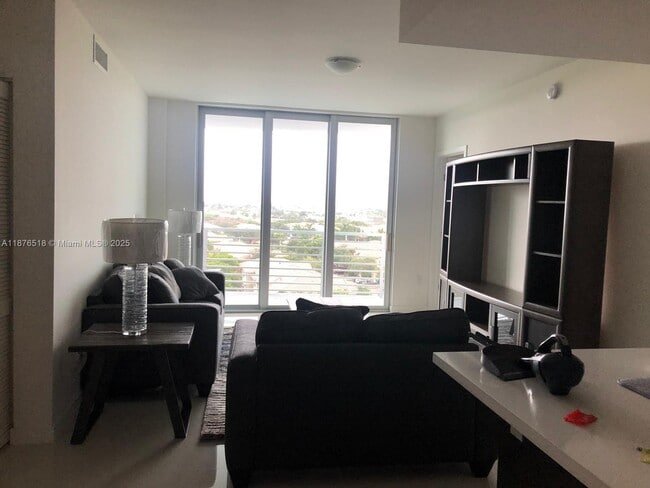 Foto del edificio - 7875 NW 107th Ave