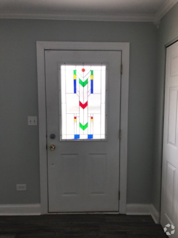 Apartments For Rent in Port Barrington IL with Hardwood Floors 3