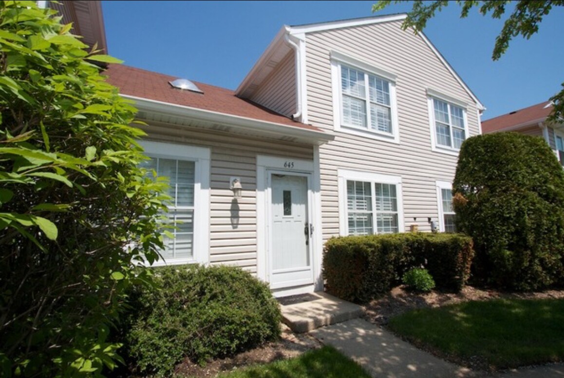 Primary Photo - 645 Le Parc Cir