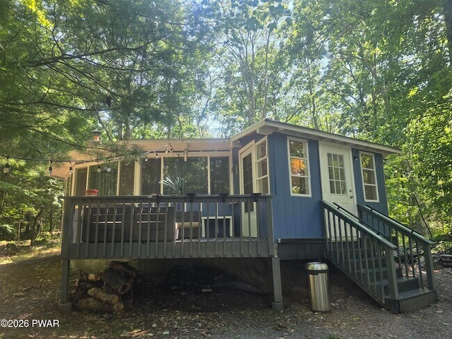 Building Photo - 127 Longridge Dr