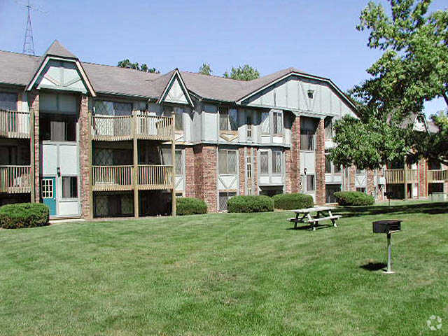 Community - Fox Glen Apartments