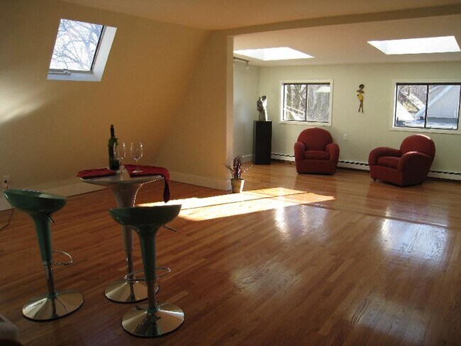 Foto del edificio - 10 Evergreen Ave