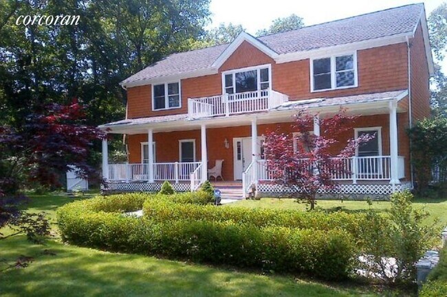 Foto del edificio - 1031 Noyack Rd