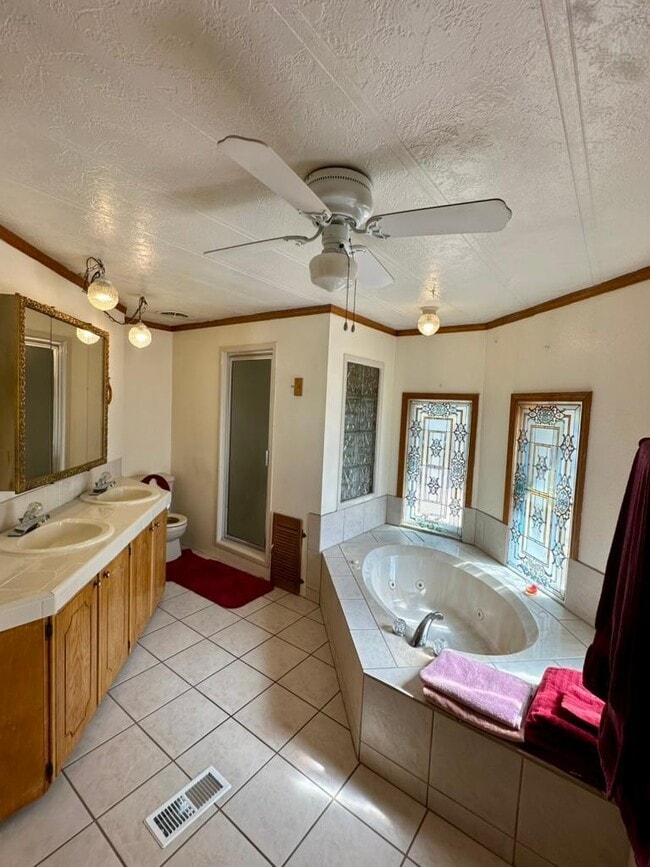 Building Photo - 944 Lucinda Dr
