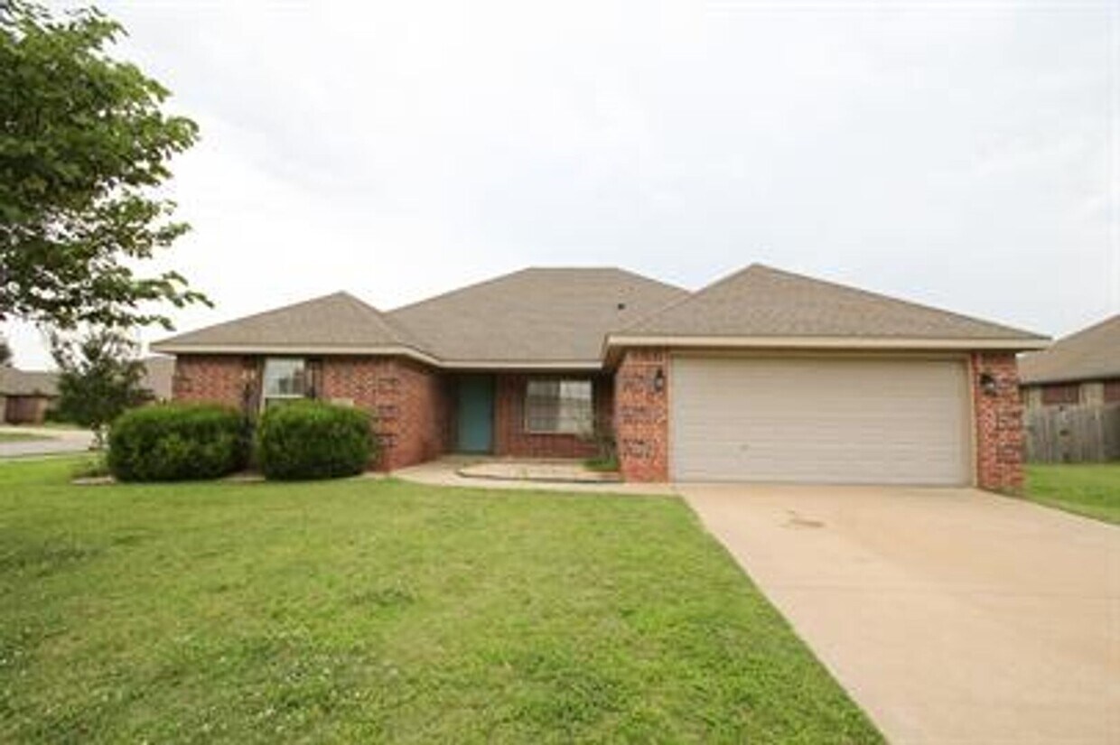 Primary Photo - Come home in desirable Centerton neighborh...