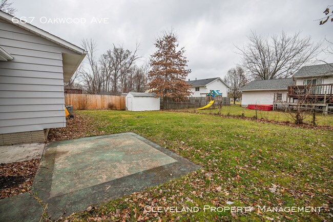 Building Photo - Fully Renovated Sheffield Lake Ranch