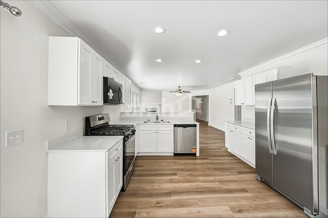 Building Photo - 3911 Laurel View Cir