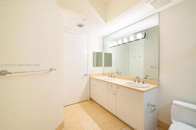 Foto del edificio - 20000 E Country Club Dr