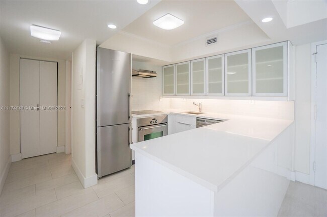 Building Photo - 2715 Tigertail Ave