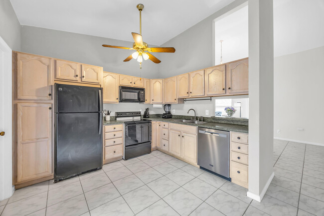 Building Photo - 130 Sherwood Cir