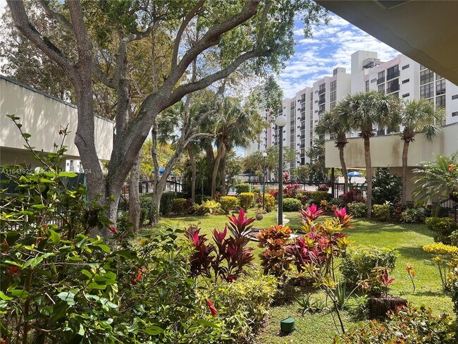 Foto del edificio - 16909 N Bay Rd