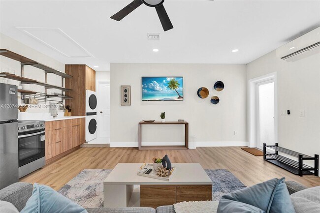Building Photo - 10430 Sunset Strip