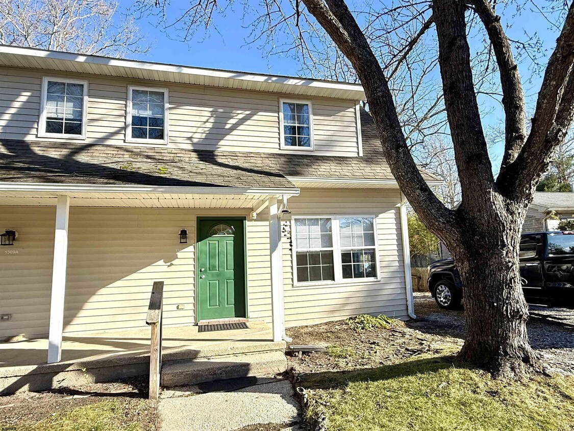 Primary Photo - 1309 Matthews Ave