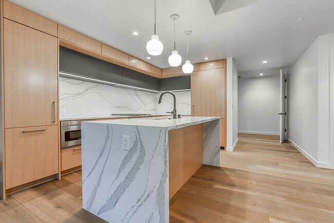 Foto del edificio - Luxury Living at the Kirkland Tower on the...
