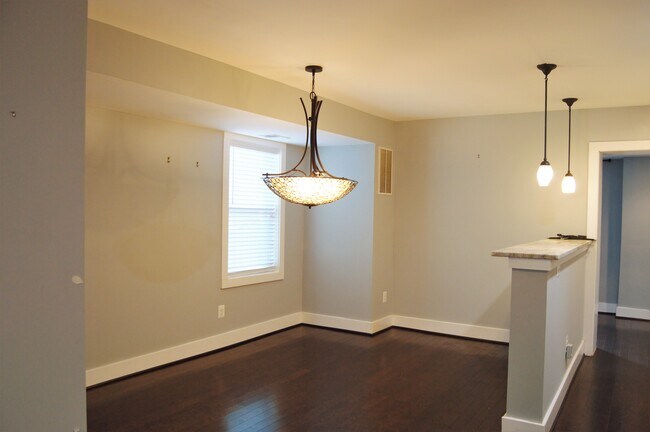 Building Photo - 2803 Buena Vista Ter SE