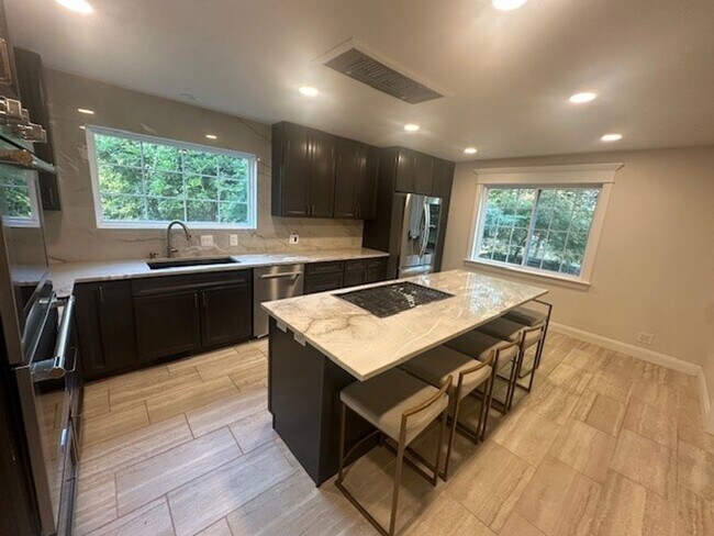 Foto del edificio - Upscale Secluded Oasis in Bixby - 5 Beds/3.5 Baths - Separate Mother-in-Law Quarters!