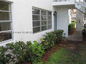 Foto del edificio - 827 Twin Lakes Dr
