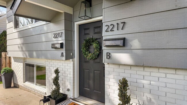 Building Photo - Savvy 1B/1B Unit B I Near Gonzaga/WSU/EWU & 5 Hospitals I Pet Friendly (Furnished)