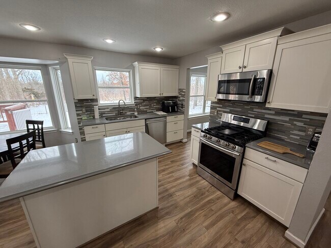 Foto del edificio - 1719 Charms Rd