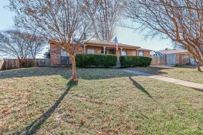 Building Photo - 648 Priscilla Ln