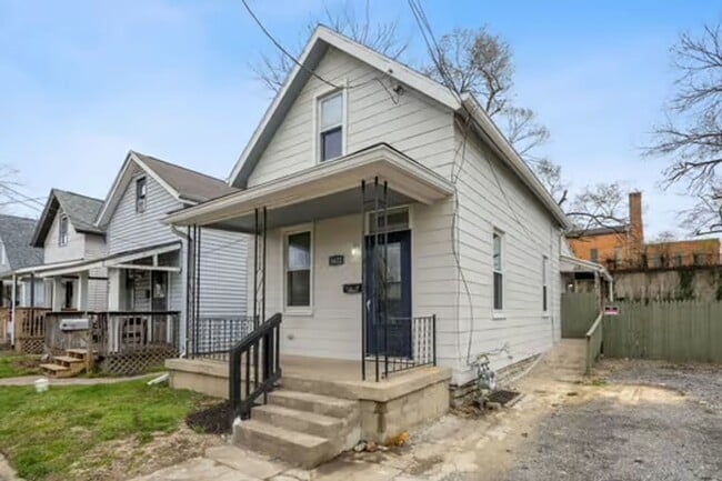 Building Photo - ST BERNARD - Charming 2 bed 1 bath fully renovated.