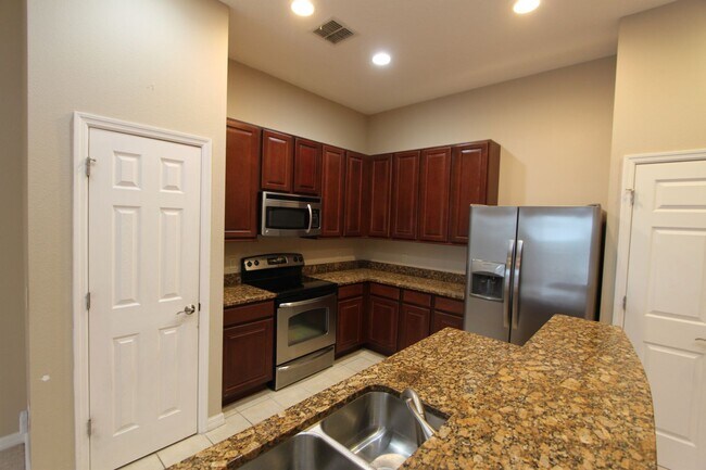 Foto del edificio - Beautiful 3/2 Townhouse Available !!
