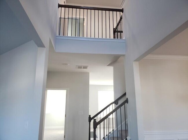Building Photo - 3237 Long Creek Dr