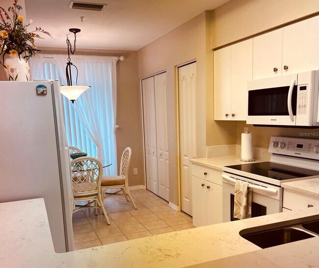 Building Photo - 9641 Castle Point Dr