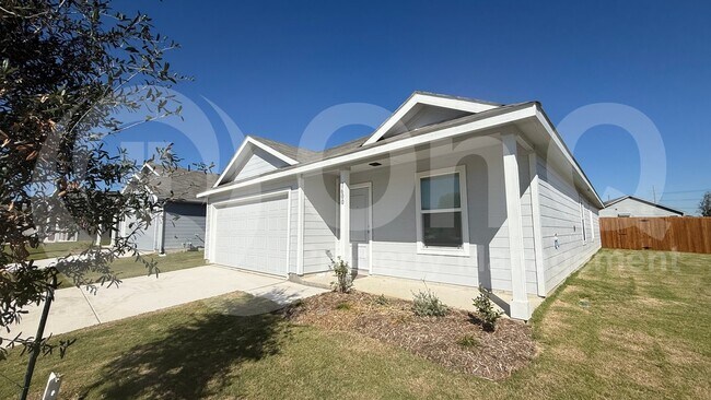 Building Photo - 1600 Parlier St