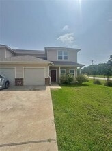 Building Photo - 100 Bridle Ct