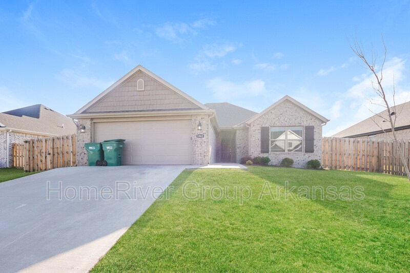 Primary Photo - 1061 Lakeview Dr