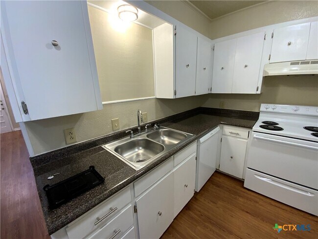 Building Photo - 510 B Cheyenne Dr