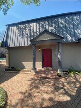 Building Photo - 2500 Steck Ave