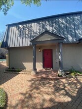 Building Photo - 2500 Steck Ave