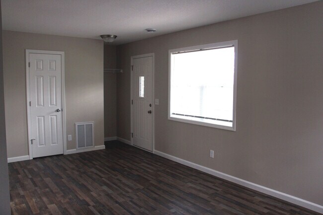 Entry - 308 Lewis St S