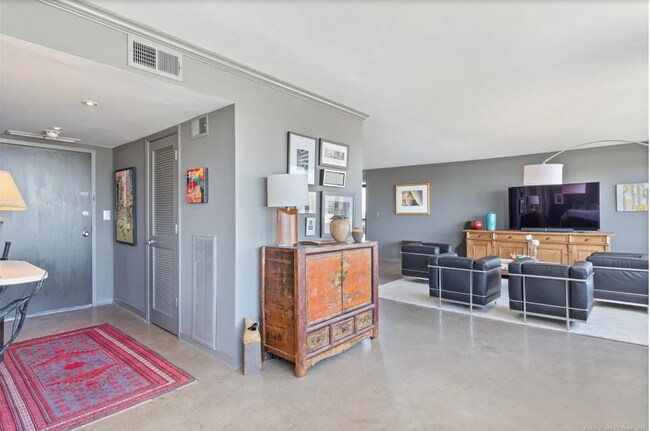 Building Photo - Downtown Tulsa High-Rise Living with Incredible Views and Utilities Included!