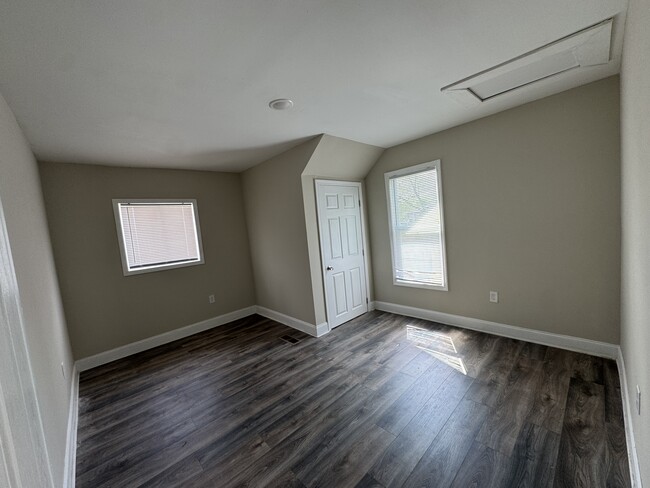 Building Photo - 1210 E Whittier St