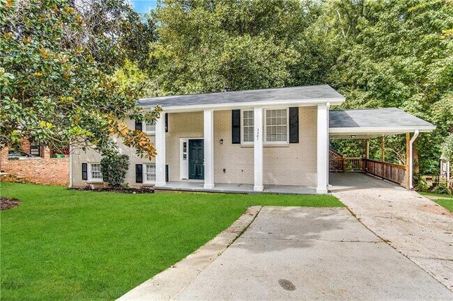 Building Photo - 3401 Tulip Dr