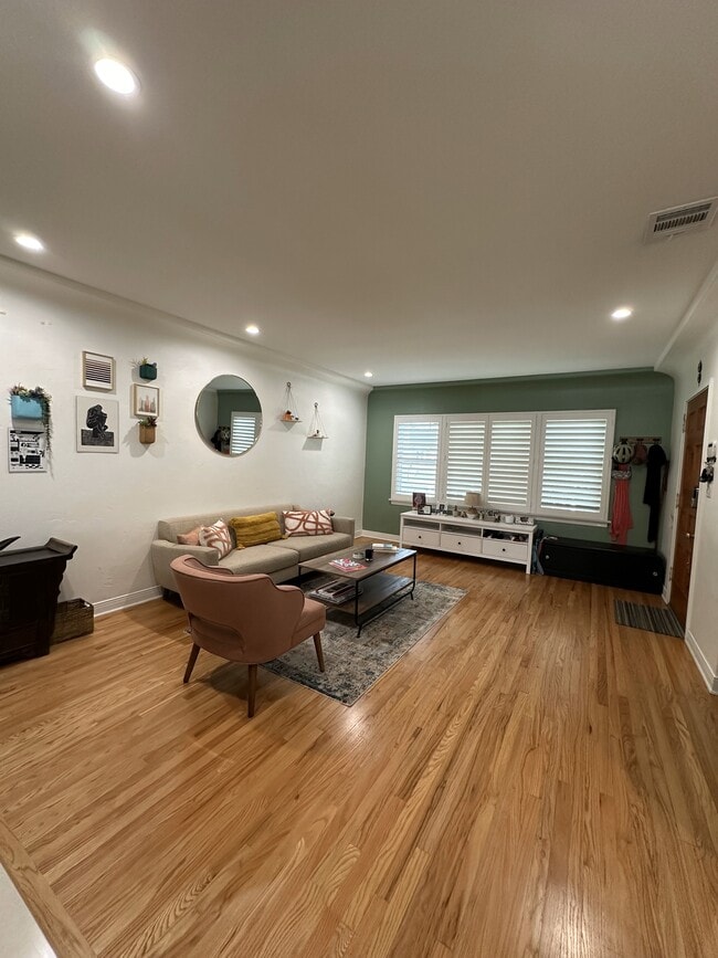 Building Photo - 12424 Sarah St