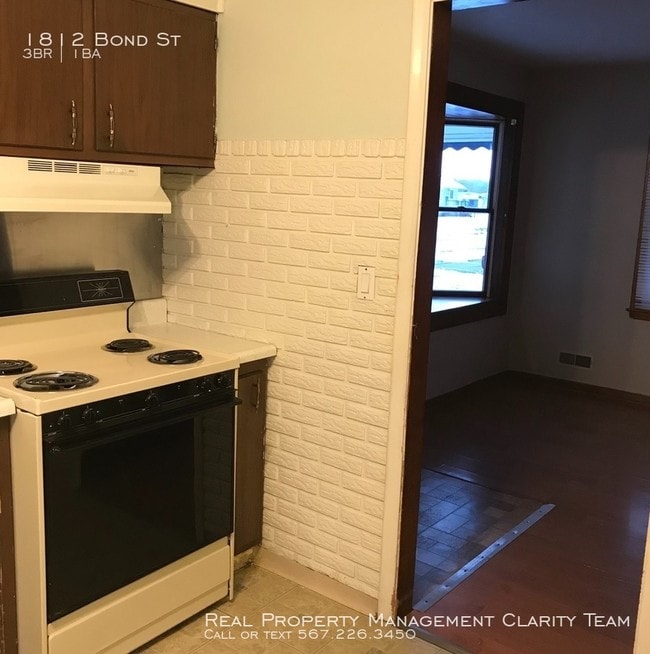 Building Photo - 3 Bed Ranch w/ Full Basement