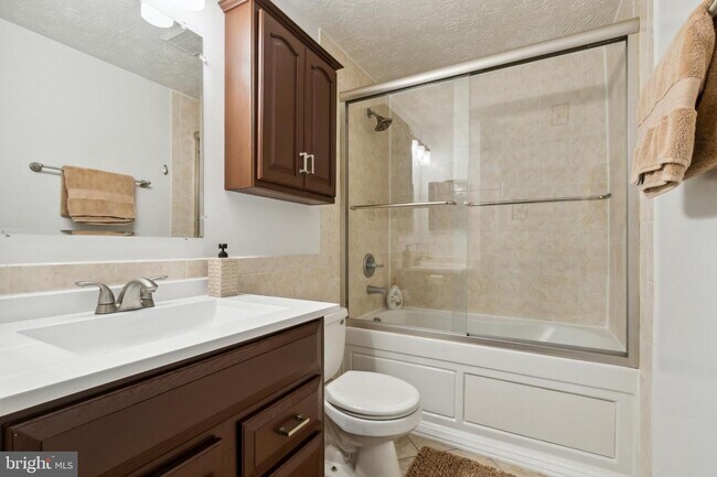 Foto del edificio - 15057 Mill Spring Dr
