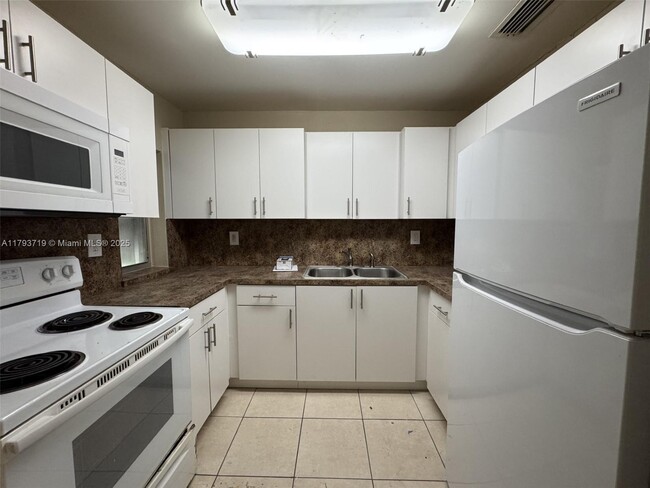 Foto del edificio - 1451 NW 91st St